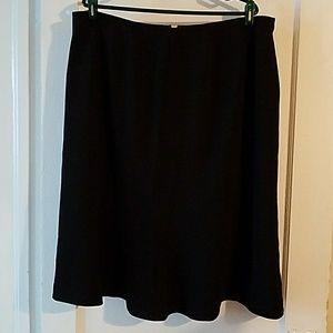 Style n Co black skirt zip up back 18w